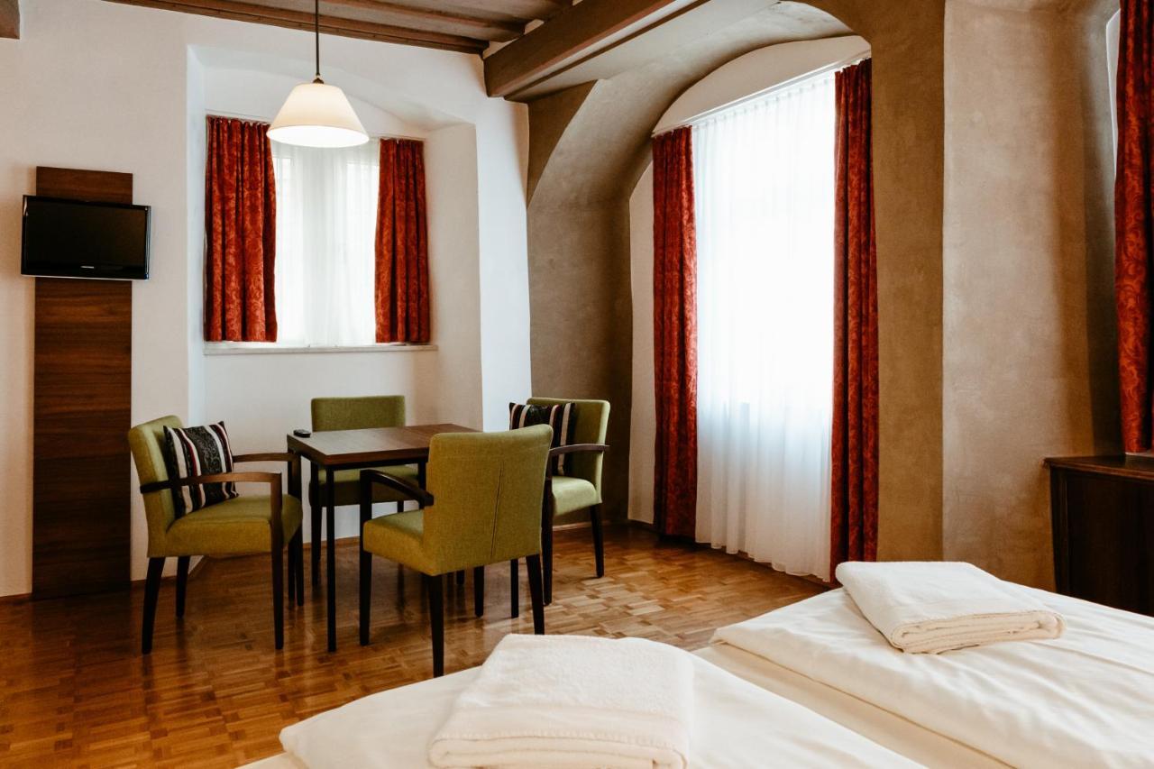 Hotel-Gasthof Goldener Greifen Ротенбург об дер Таубер Екстериор снимка