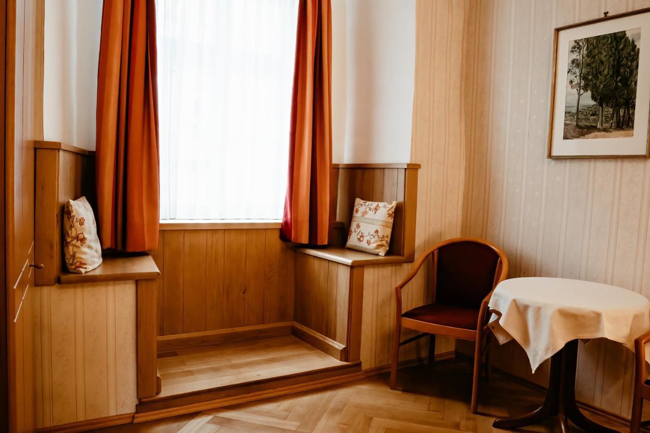 Hotel-Gasthof Goldener Greifen Ротенбург об дер Таубер Екстериор снимка