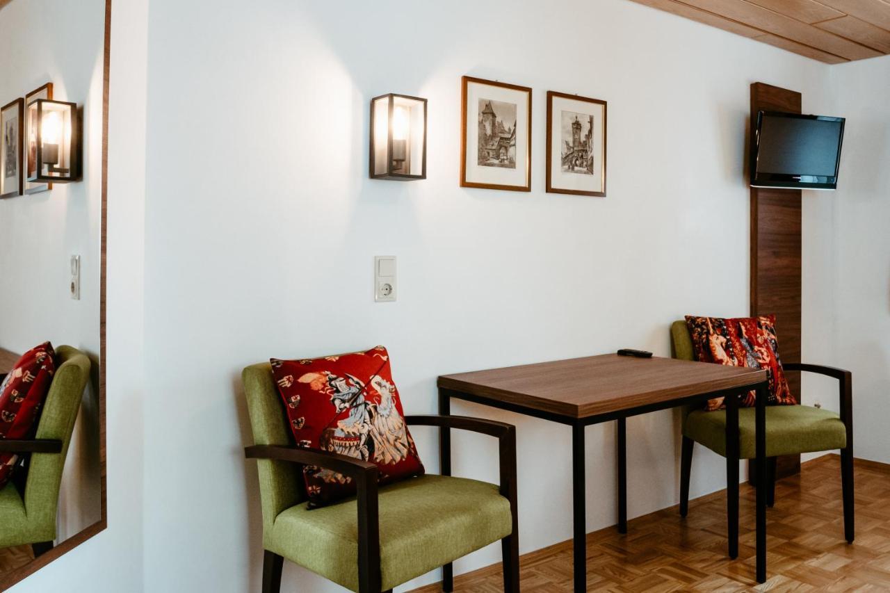 Hotel-Gasthof Goldener Greifen Ротенбург об дер Таубер Екстериор снимка