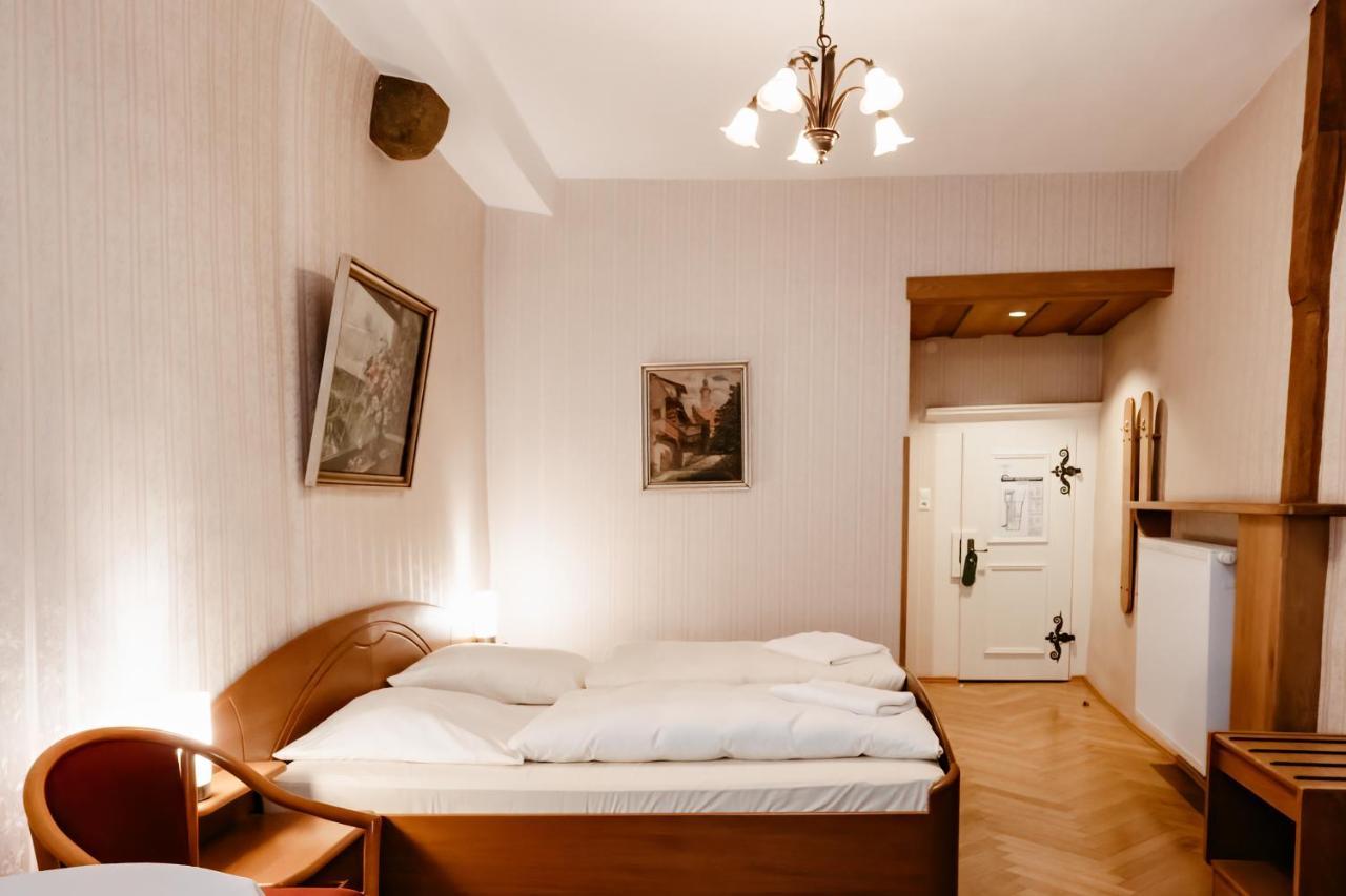 Hotel-Gasthof Goldener Greifen Ротенбург об дер Таубер Екстериор снимка