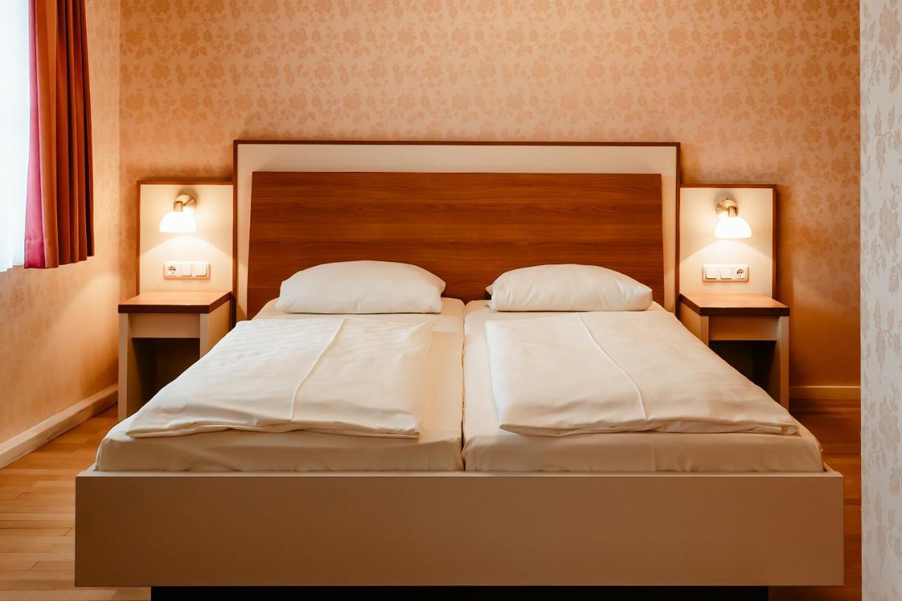 Hotel-Gasthof Goldener Greifen Ротенбург об дер Таубер Екстериор снимка