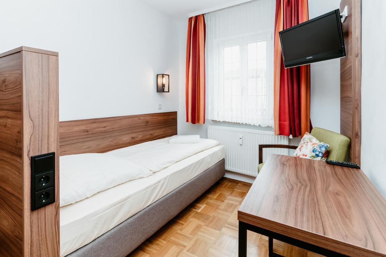 Hotel-Gasthof Goldener Greifen Ротенбург об дер Таубер Екстериор снимка