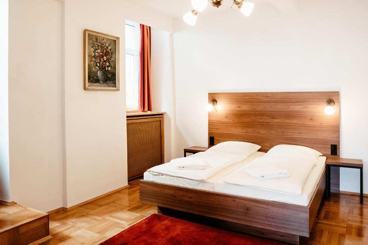 Hotel-Gasthof Goldener Greifen Ротенбург об дер Таубер Екстериор снимка