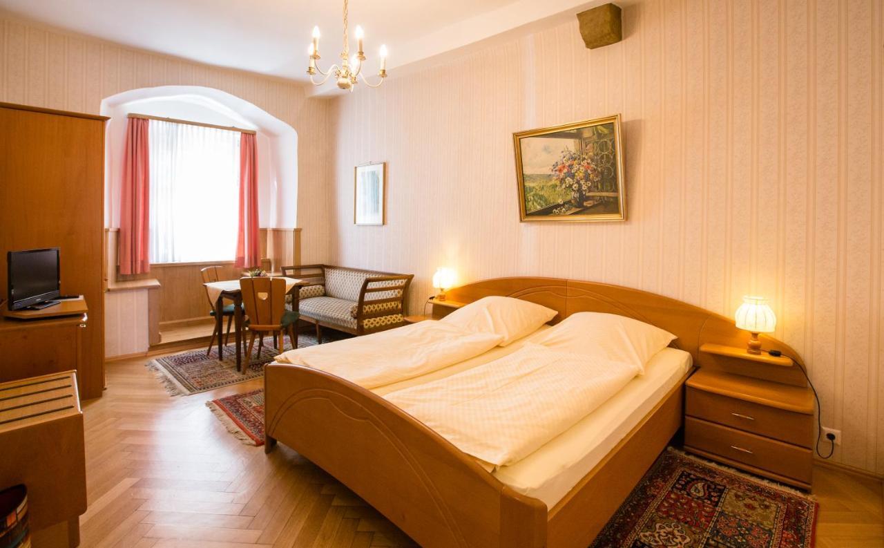 Hotel-Gasthof Goldener Greifen Ротенбург об дер Таубер Екстериор снимка